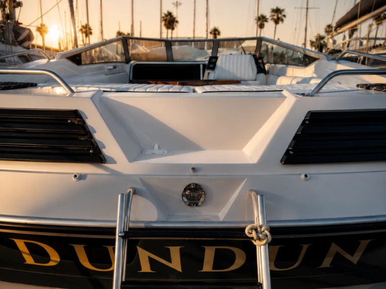 Charter a Sunseeker Monterey 27 in Port Olímpic of Barcelona on Samboat
