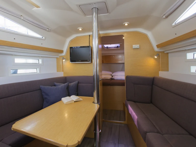 Hire a Elan Impression 35 Kaštela