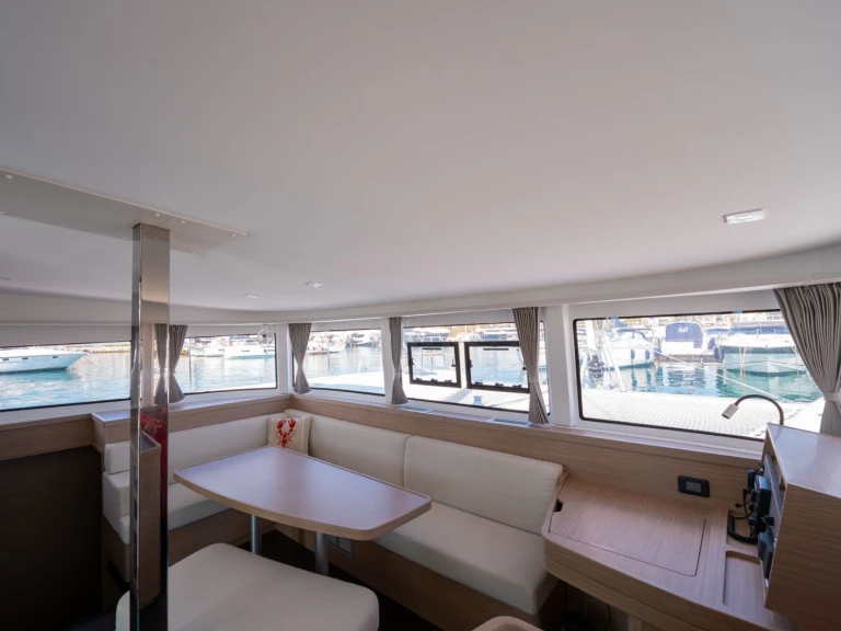 Yacht charter Gżira - Lagoon Lagoon 42 on SamBoat