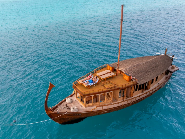 Luxury Yacht to hire Malé at the best price