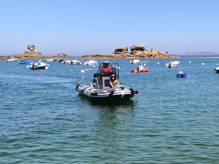 Charter a Valiant Valiant 580 Comfort in Trégastel on Samboat