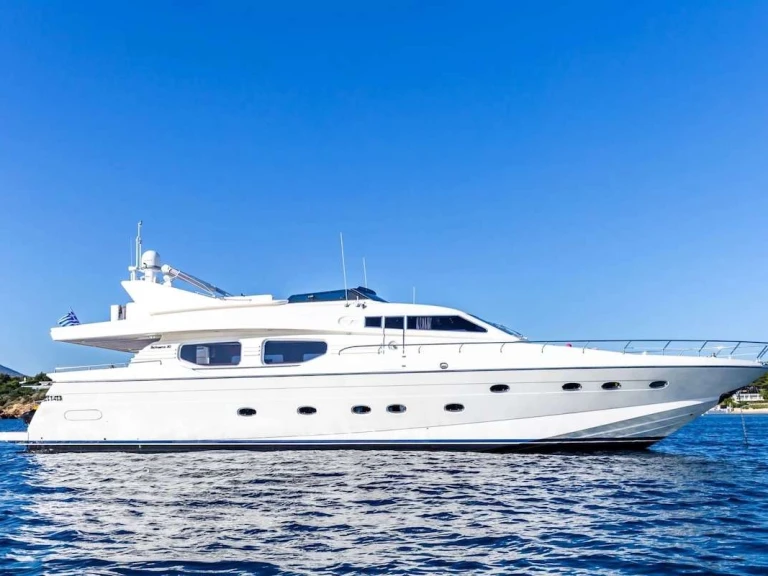 Hire Luxury Yacht Posillipo with a boat licence