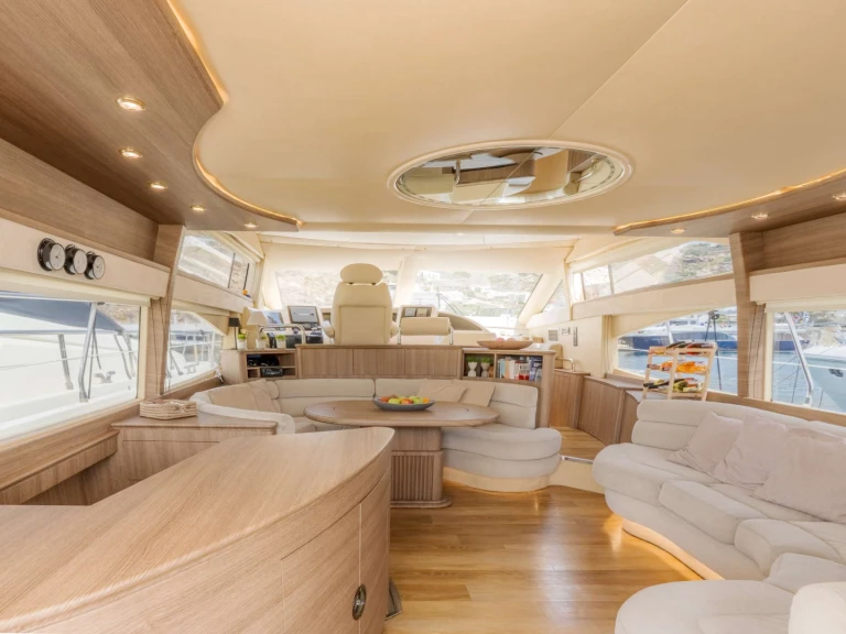 Yacht charter Alimos - Azimut LIMAYA on SamBoat