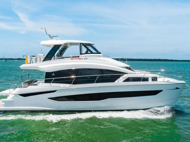 Hire Luxury Yacht Aquila with a boat licence