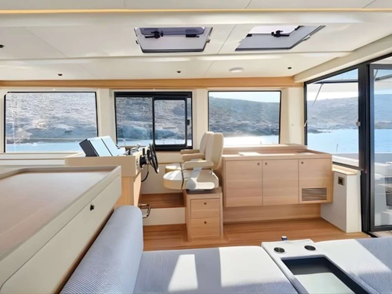 Charter a  LADY D in Ornos on Samboat