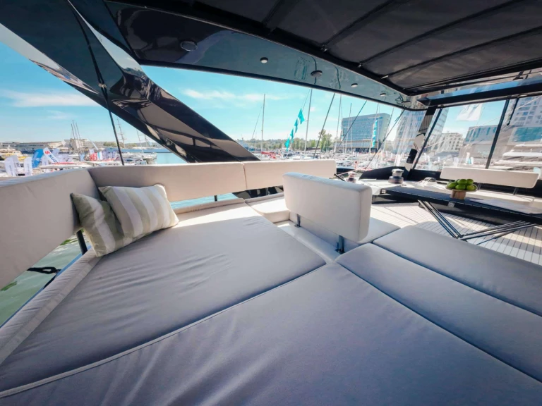 Luxury Yacht to hire Olbia at the best price