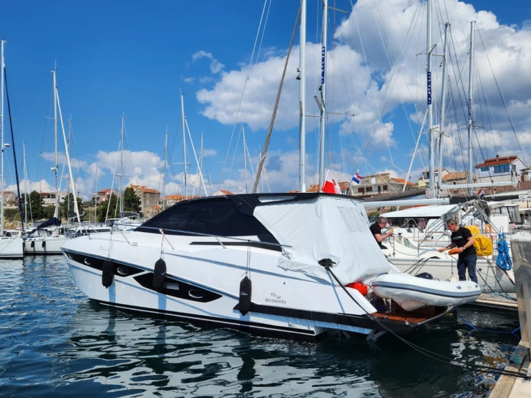 Hire Motorboat Rio Yachts with a boat licence