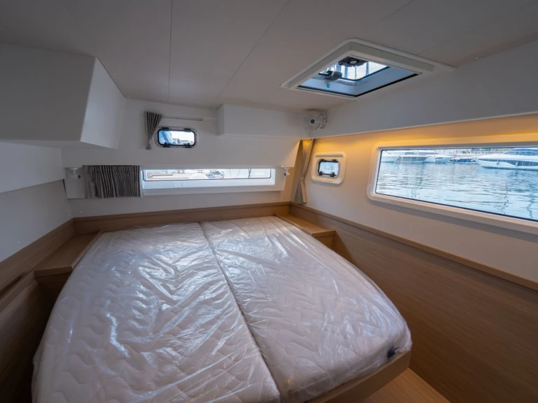 Hire Catamaran Lagoon with a boat licence