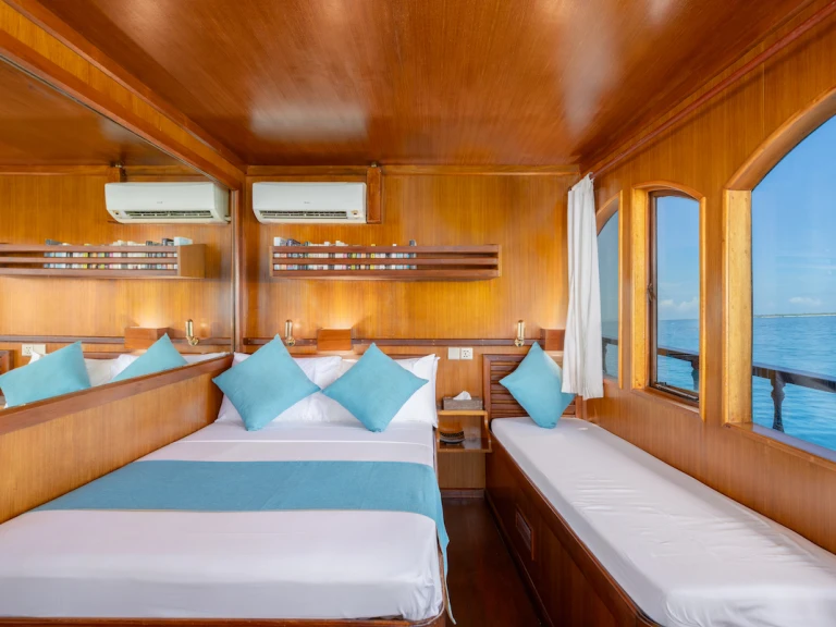 Hire a  Dhoni 6 pax Malé