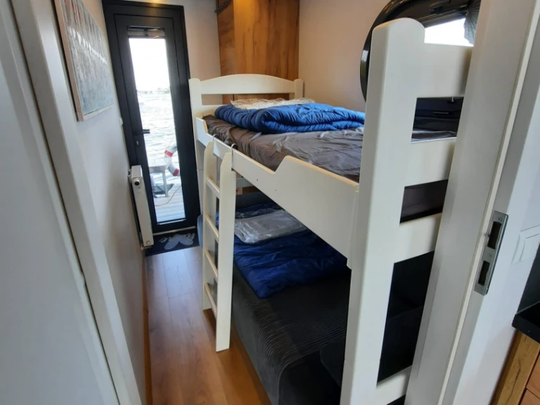 Canal boat to hire Woudsend at the best price