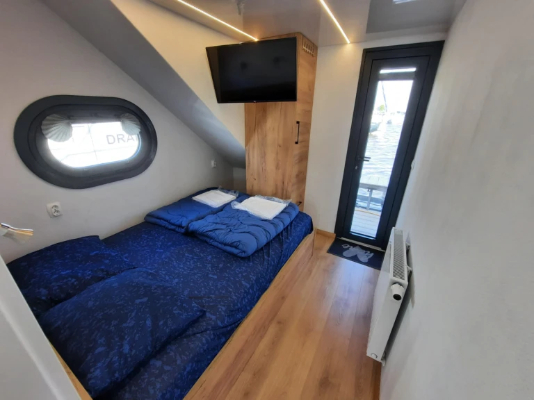 Canal boat to hire Woudsend at the best price
