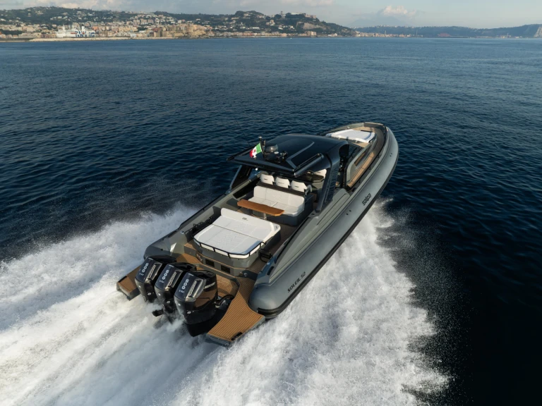 Motorboat to hire Poltu Quatu at the best price