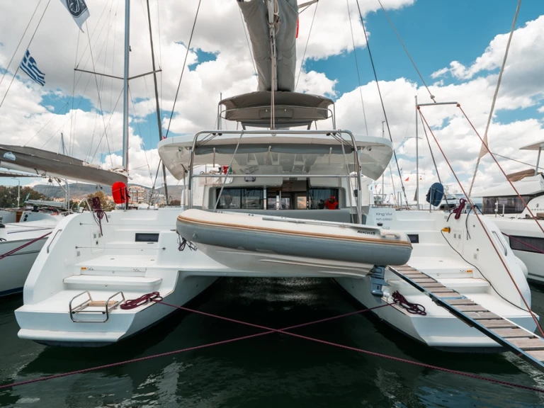 Hire Catamaran Lagoon with a boat licence