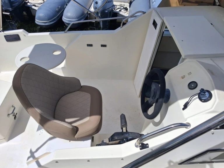 Hire Motorboat with or without skipper  Sanguinet