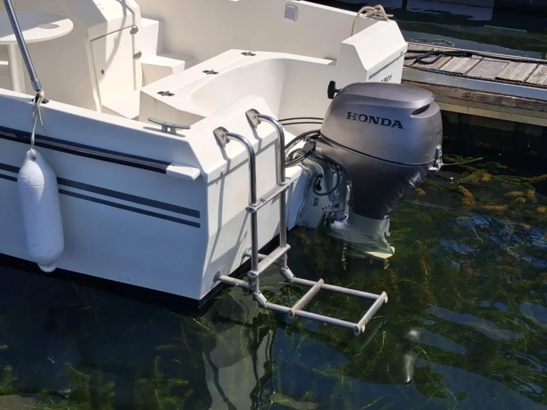 Motorboat to hire Sanguinet at the best price