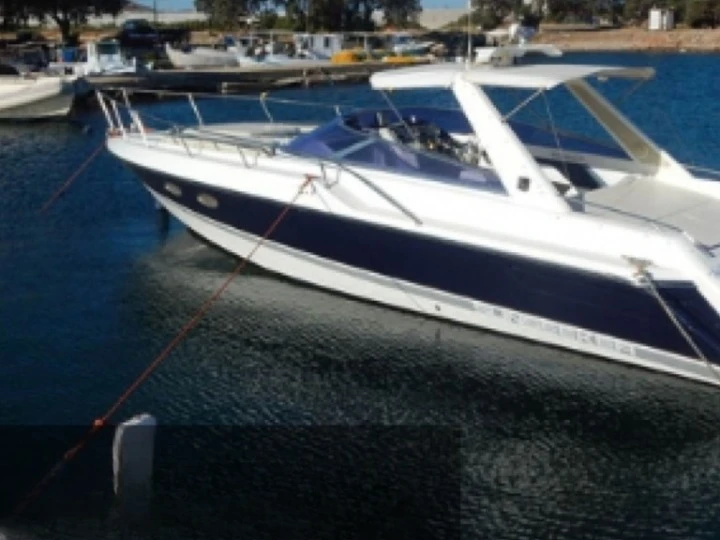 Hire Motorboat Sunseeker with a boat licence