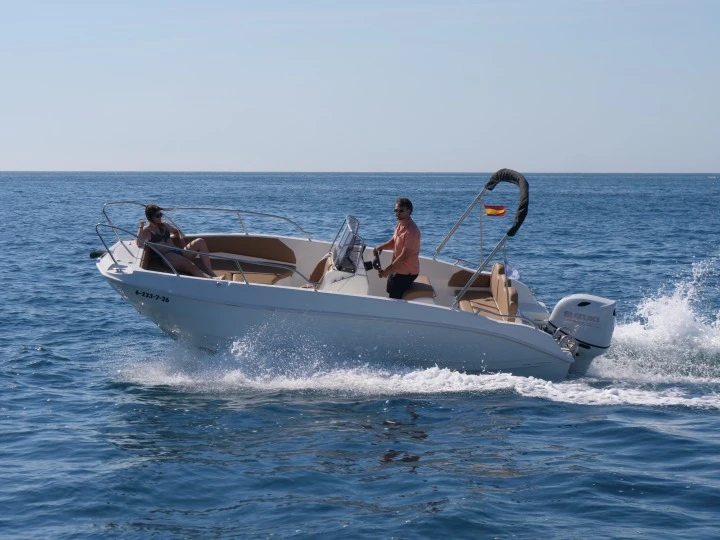 Hire Motorboat Cantiere Nautico Speedy with a boat licence