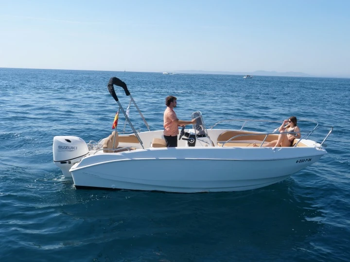 Motorboat to hire Roses at the best price