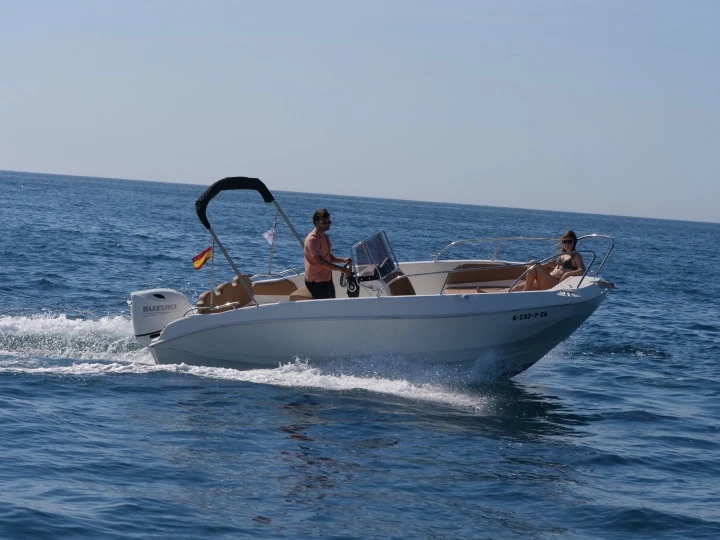 Motorboat to hire Roses at the best price