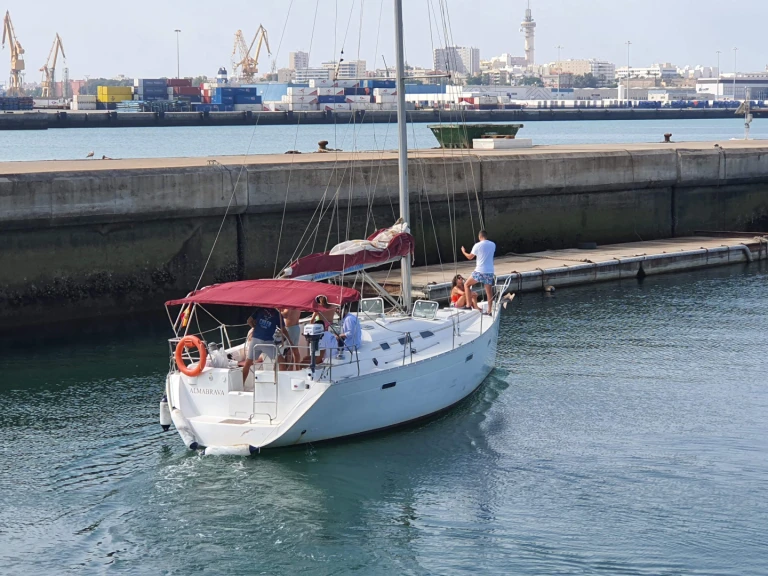 Yacht charter Cádiz - Bénéteau Oceanis 393 Clipper on SamBoat