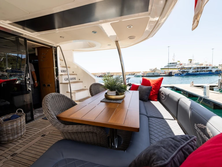 Yacht charter St. Julian's - Sunseeker Manhattan 73 on SamBoat