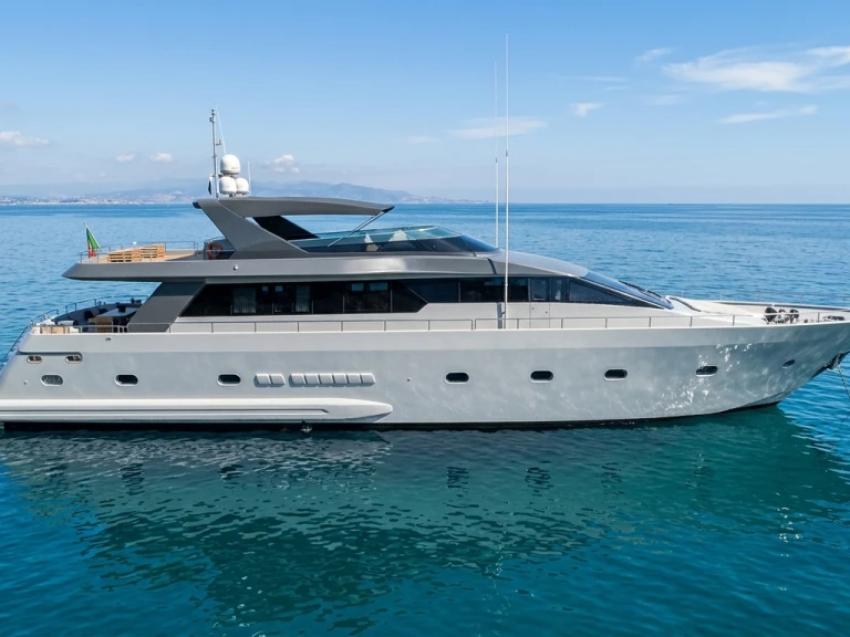 Luxury Yacht hire in Cannes - Falcon 82S