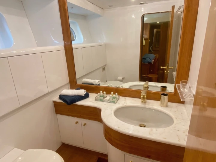 Charter a Falcon 82S in Cannes on Samboat