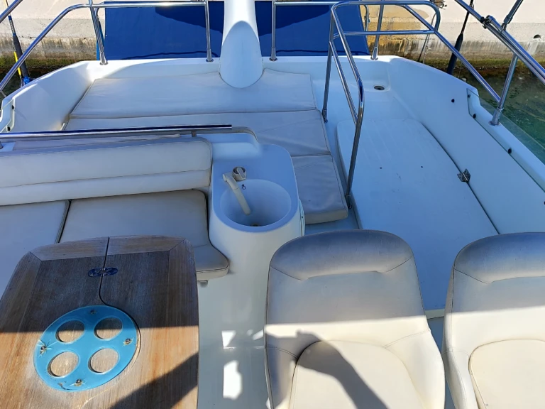 Hire Motorboat Bénéteau with a boat licence