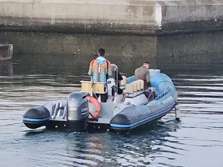 Hire a COBRA RIB 755 Cádiz