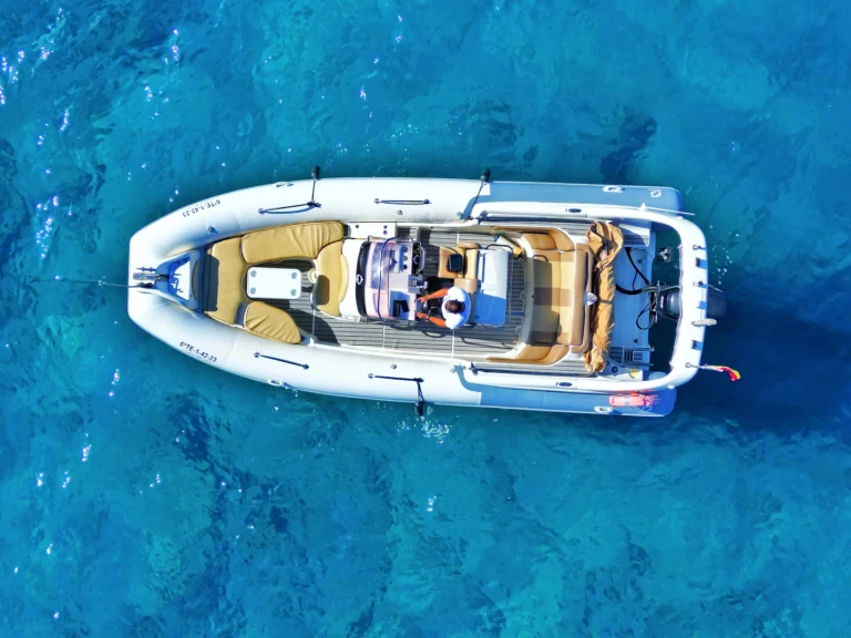 Charter a Zodiac Medline 850 in Santa Cruz de Tenerife on Samboat