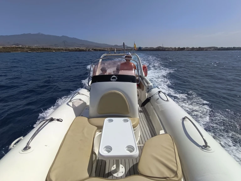 Hire RIB Zodiac with a boat licence