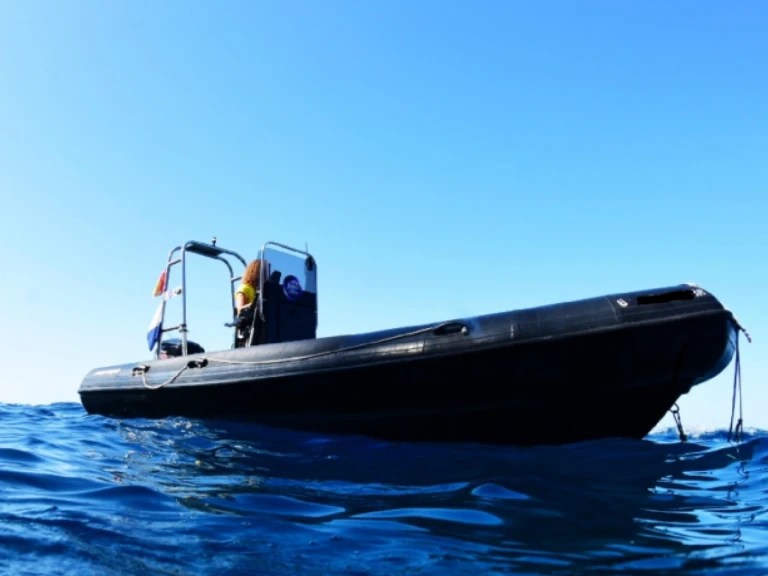 Hire a Zodiac Explorer 640 Las Galletas