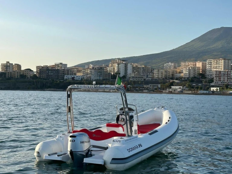 Yacht hire Torre Annunziata cheap F6