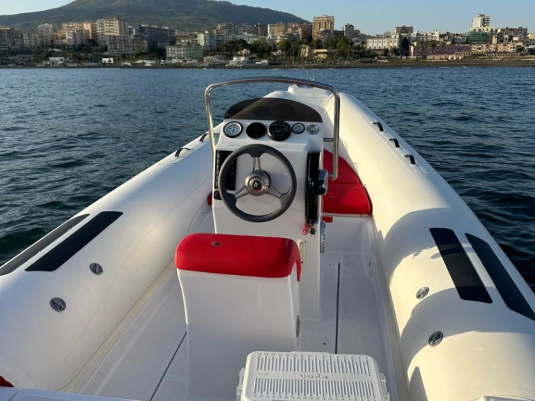 Charter a DOMAR F6 in Torre Annunziata on Samboat