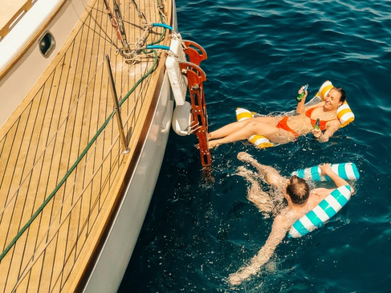 Sailboat to hire Saint-Cyr-sur-Mer at the best price