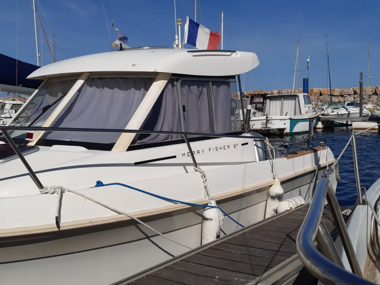 Yacht hire France cheap Merry Fisher 650