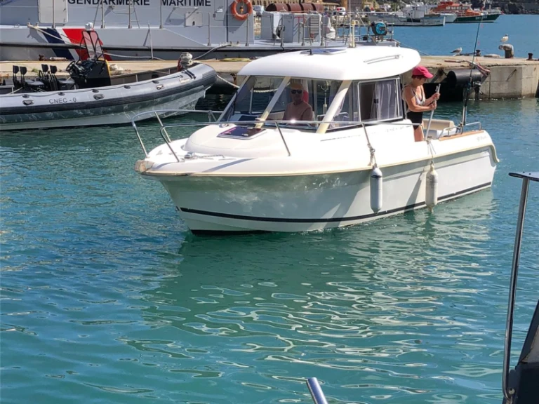 Motorboat hire in France - Jeanneau Merry Fisher 650