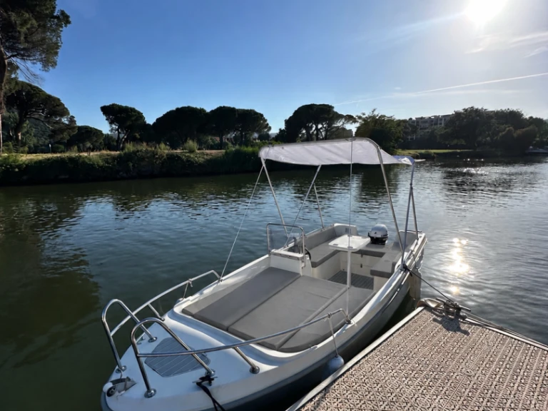 Charter a Selva Selva T 4.8 in Mandelieu-la-Napoule on Samboat