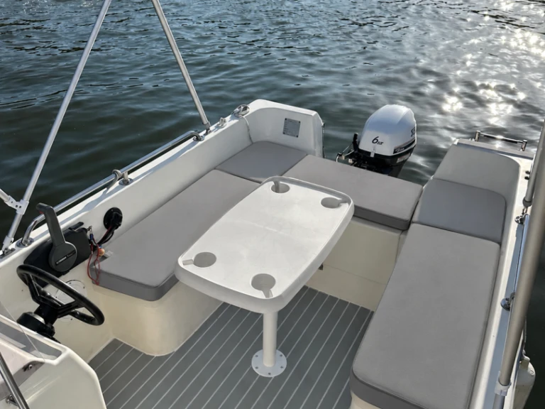 Hire Motorboat Selva with a boat licence