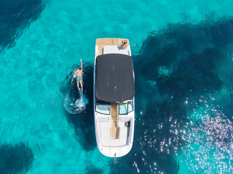Hire Motorboat Sea Ray with a boat licence