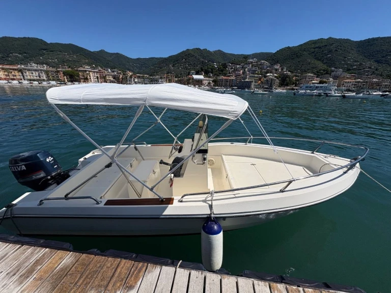 Hire a Capelli Cap16 Porto Turistico Internazionale Di Rapallo