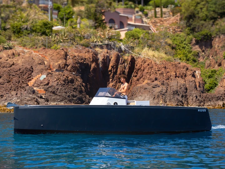 Hire Motorboat with or without skipper Smartboat Cannes