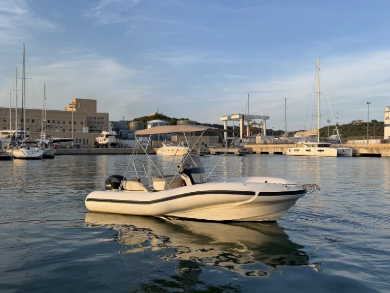Charter a Zodiac NZ= 600 in Marina deportiva de Menorca on Samboat