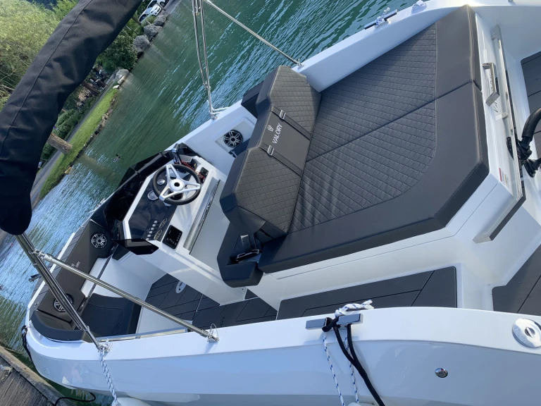 Charter a Valory V620 in Annecy on Samboat