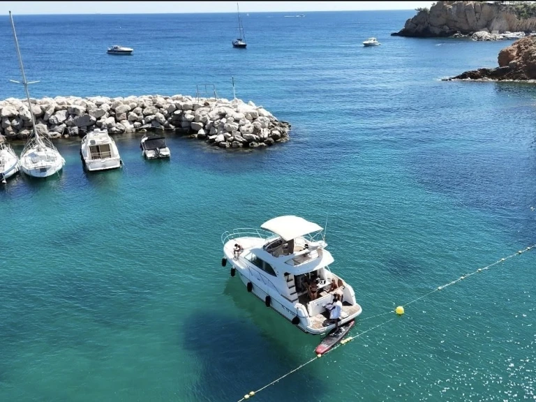 Yacht charter Marseille - Jeanneau Prestige 36 on SamBoat