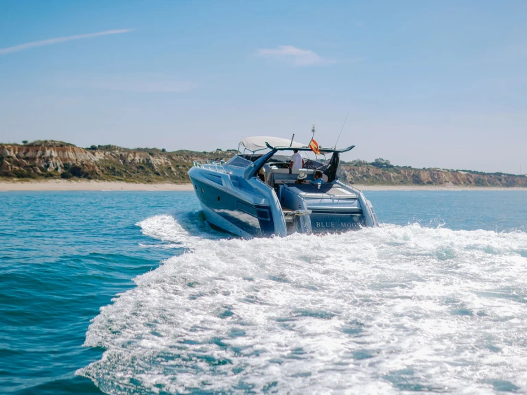 Hire Luxury Yacht with or without skipper Sunseeker Spain