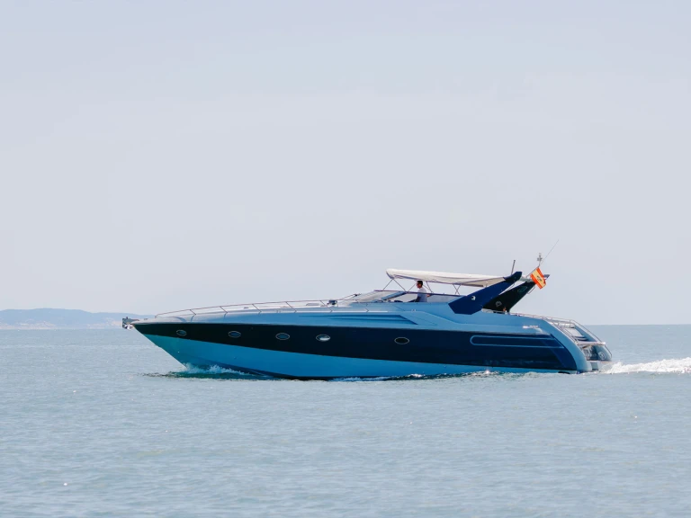 Hire Luxury Yacht Sunseeker with a boat licence