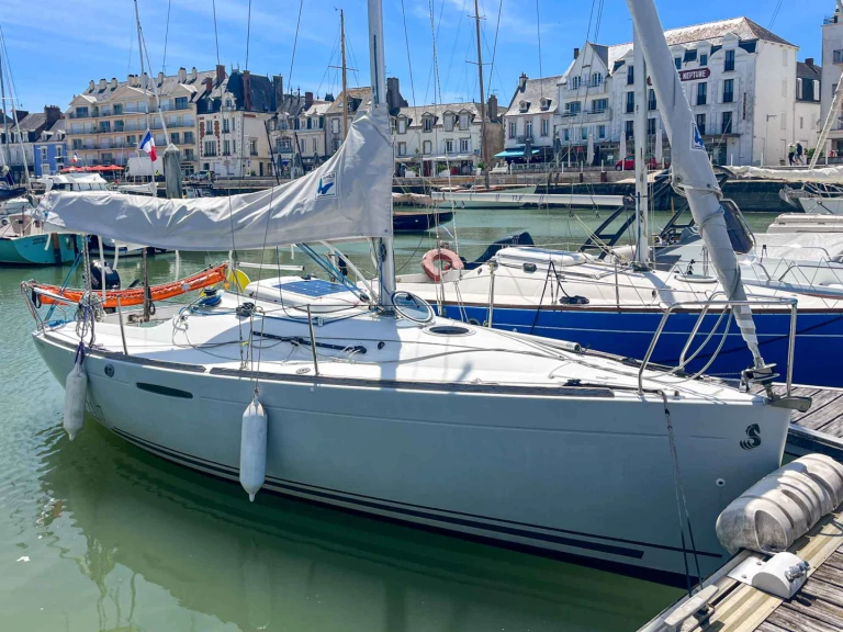 Hire Sailboat Bénéteau with a boat licence