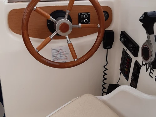 Yacht hire France cheap Merry Fisher 650