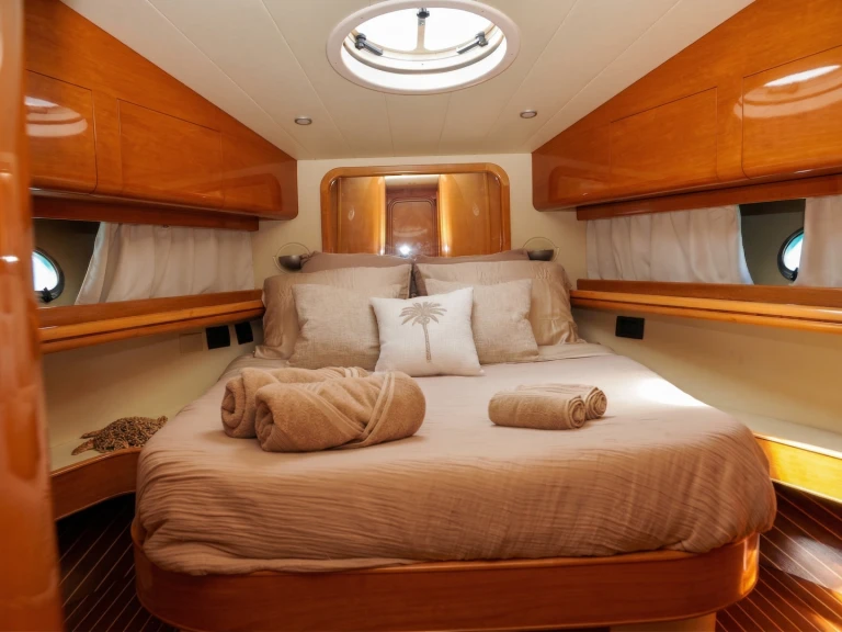 Yacht charter Golfe-Juan - Raffaelli 52 on SamBoat
